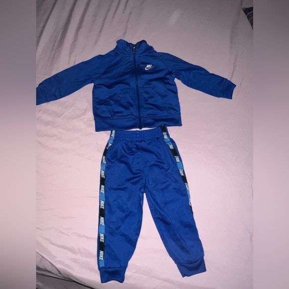 Nike - Picture 2 of 2